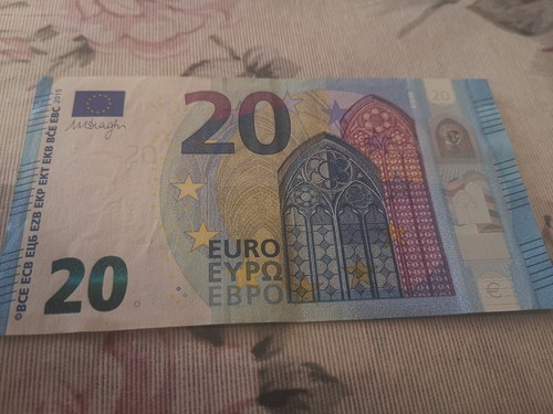 Una banconota euro - 20, mario